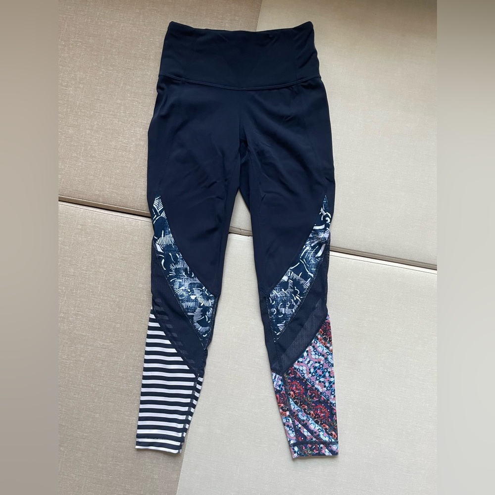 Athleta Print Mix Salutation High-Rise Breathable 7/8 Tight/Legging